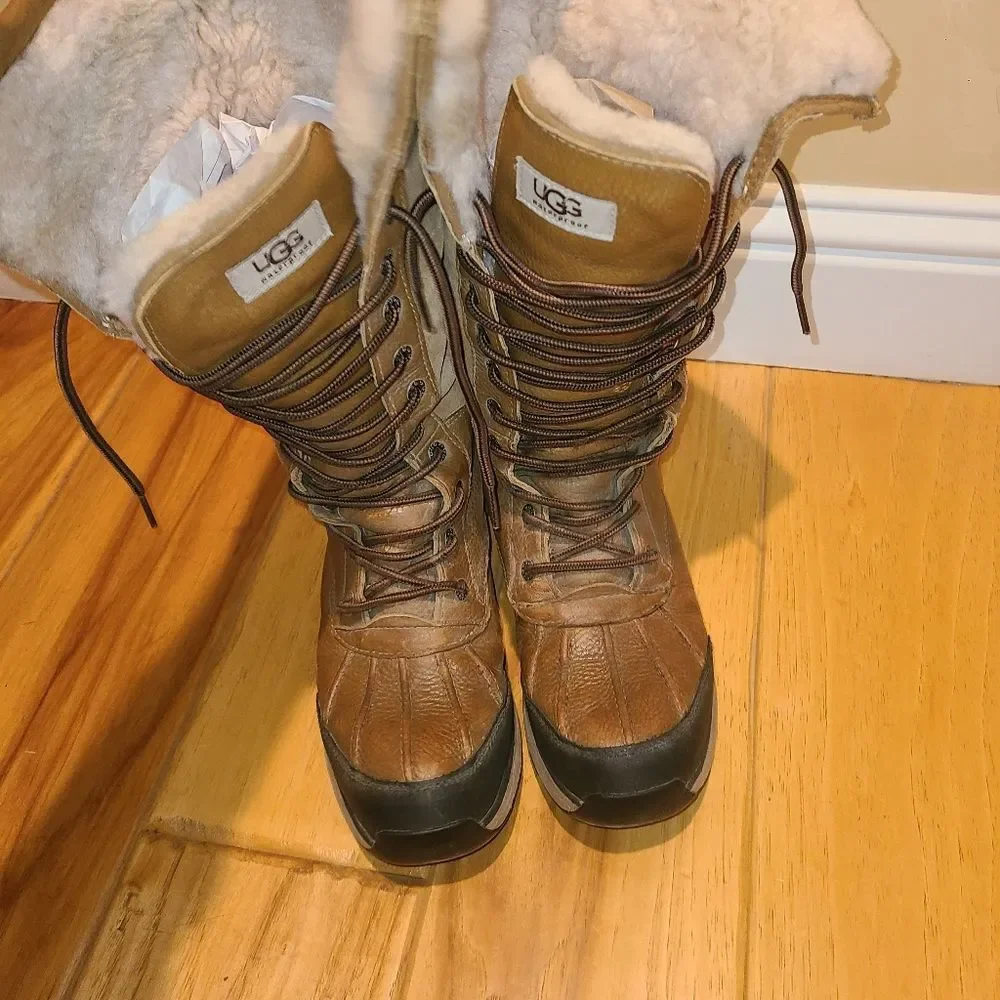 UGG Adirondack Tall Foldover Winter Snow Shearling Brown Tall Boots Size 8
